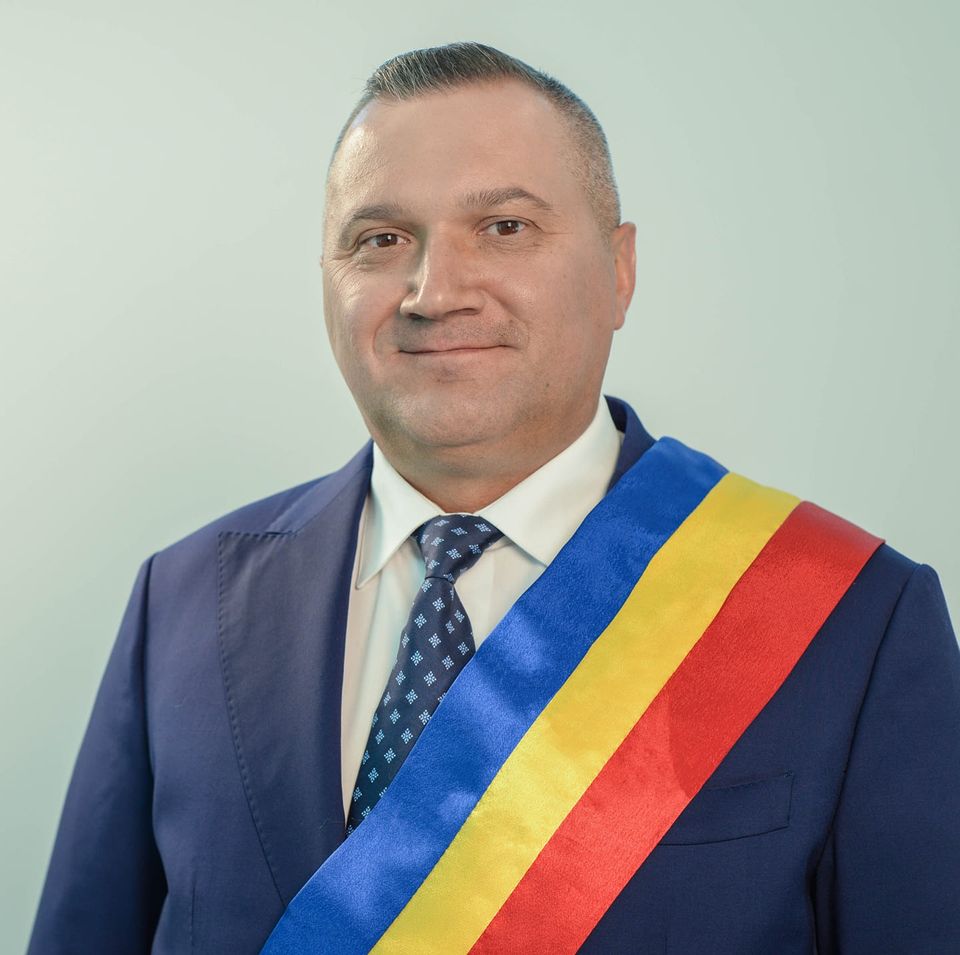 Primarul din Borșa acuză Inspectoratul Școlar că a vrut să ascundă cazul profesoarei care și-a agresat elevii. „Nici vorbă, nu poți tăia capul unui om fără anchetă”