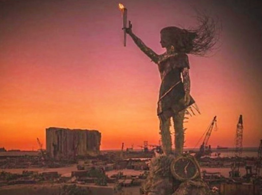 VIDEO | Statuie ridicată din resturile exploziei care a ucis 190 de oameni, în portul din Beirut. “Ne facem auziți prin artă”