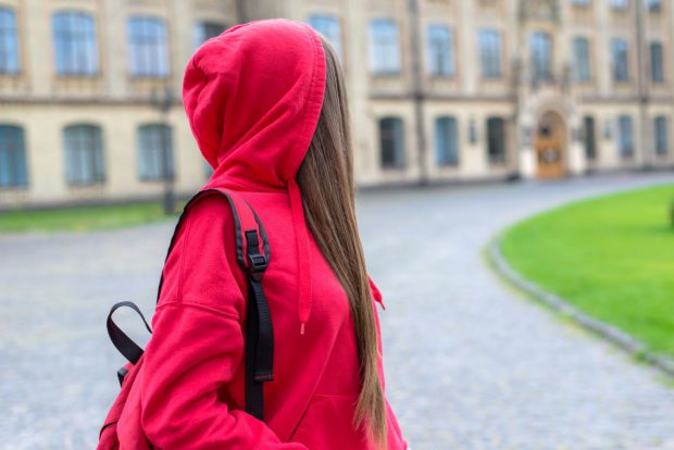 Problema abandonului universitar, reflectată în numărul de studenți exmatriculați la o universitate din România: circa 2.600 pe an