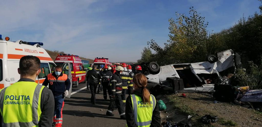 Tânărul de 19 ani mort pe A1, în microbuzul care-l aducea acasă, din Germania, era din Iași. Alți 11 oameni au fost răniți
