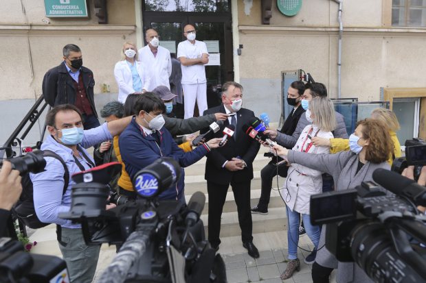 Și noi, civilii? De ce tot spune ministrul Tătaru ”populația civilă” nu face, nu drege?