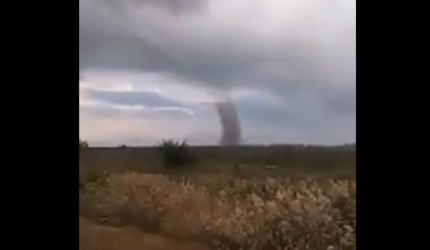 VIDEO / Tornadă filmată în Tulcea, la Tatanir: „Ia uite, ca la americani!”