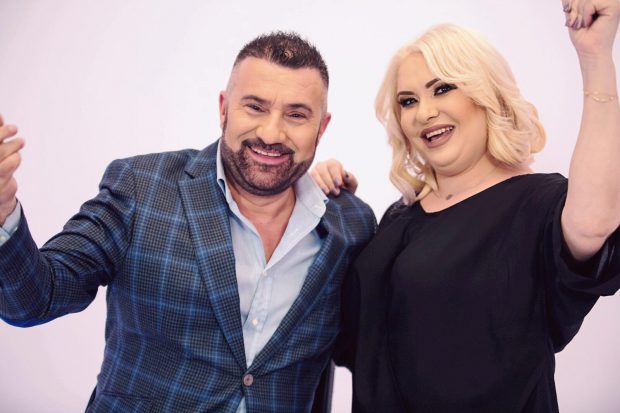 Imagine Stire Viorica și Ioniță de la Clejani sărbătoresc 25 de ani de căsnicie. “M-a cerut în căsătorie în trei secunde” | 2review.ro