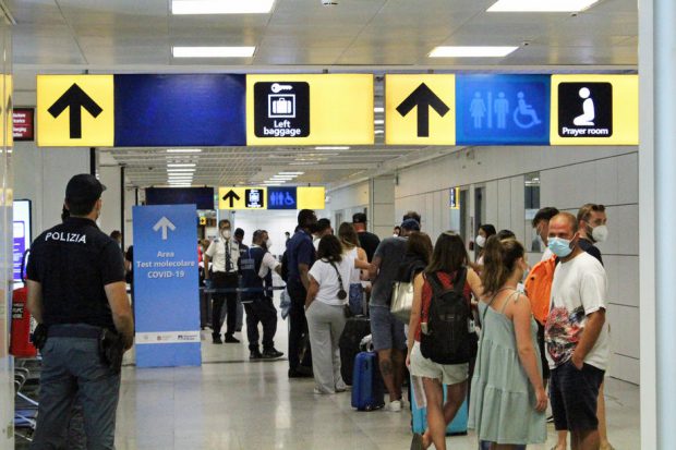 MAE: Italia renunţă temporar la izolarea de 14 zile a celor care ajung în peninsulă. Măsura nu este valabilă de Sărbători