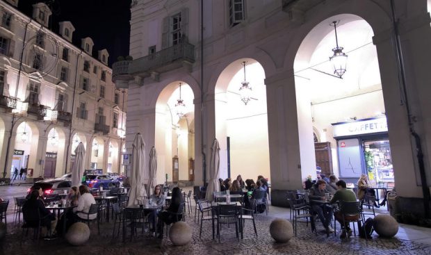 Un barman din Italia a descoperit metoda prin care poate ocoli restricțiile privind ora de închidere a localurilor