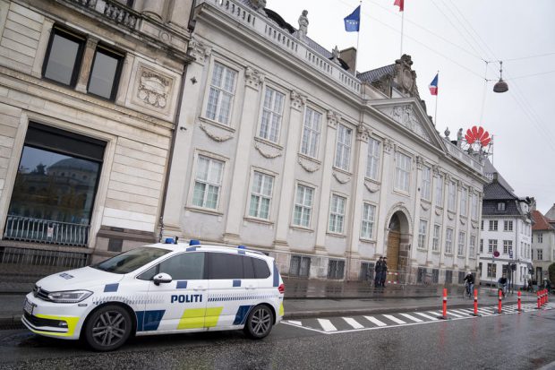 Un bărbat a fost arestat după ce a postat online fotografia uneia dintre victimele atacului sângeros de la Nisa