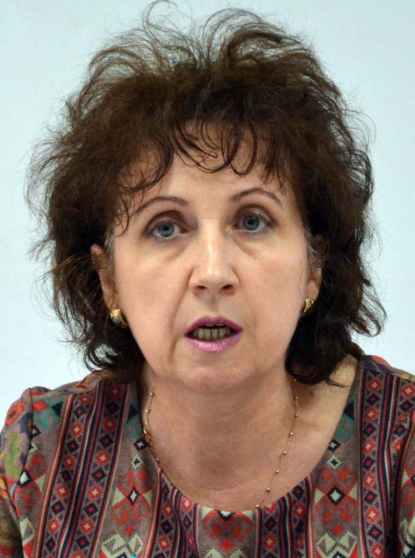O femeie din Bihor declarată moartă de un poliţist a „înviat” când a fost pusă în sicriu. Poliția a deschis un dosar penal