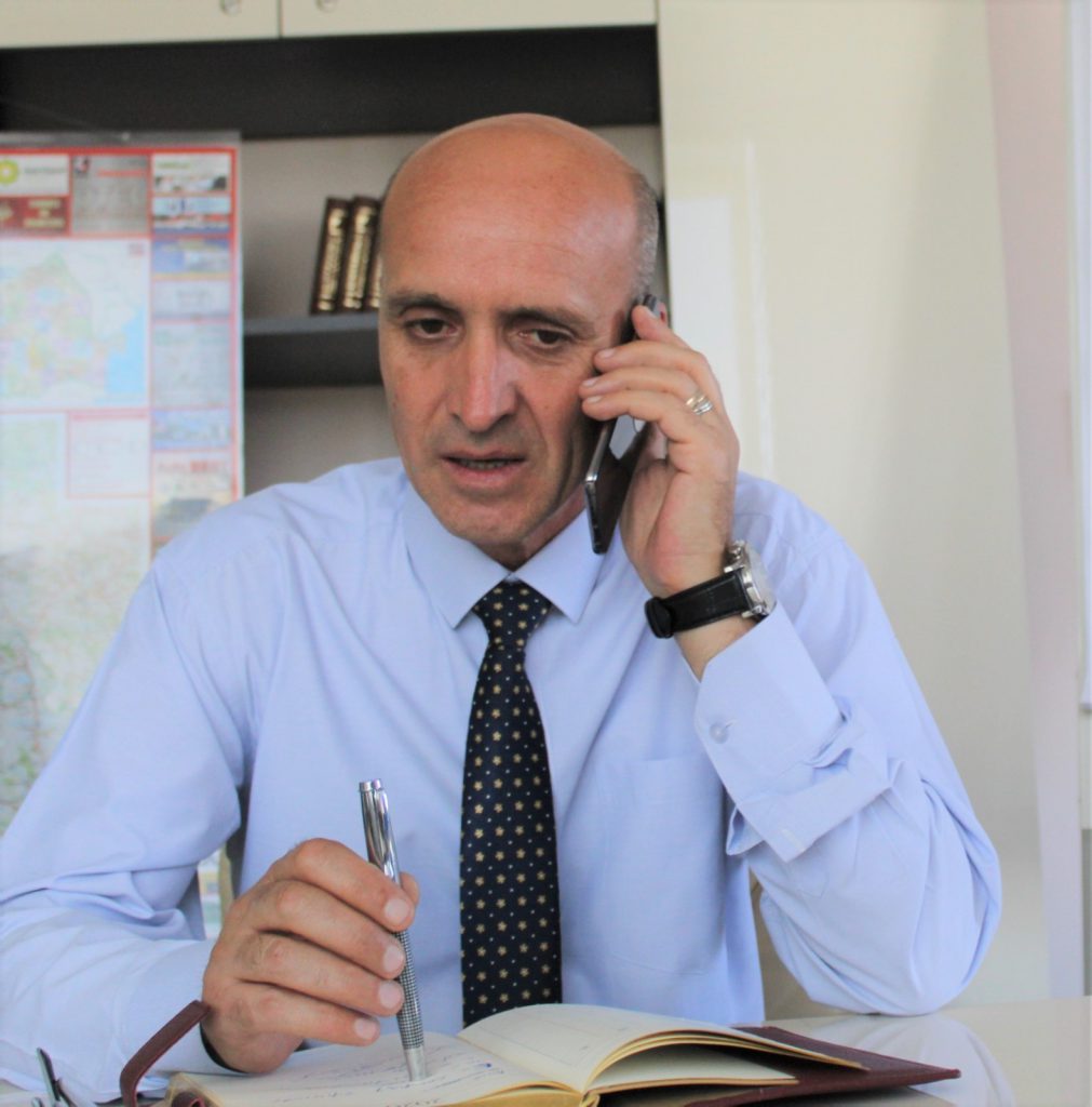 Primii dascăli sancționați pentru că au refuzat să predea online: o învățătoare din Dâmbovița și un profesor din Vrancea
