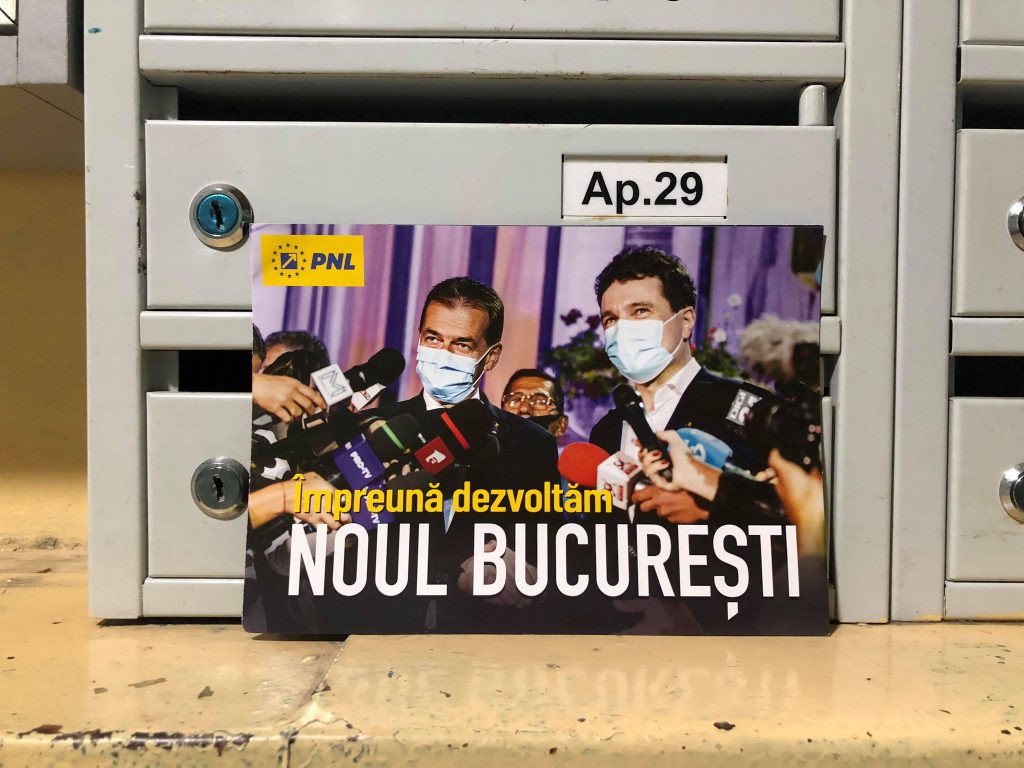 Nicușor Dan apare pe pliante și afișe electorale pentru PNL