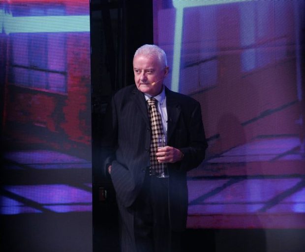 Irinel Columbeanu a făcut glume pe seama situației sale financiare proaste. A urcat pe scena iUmor și i-a lăsat mască pe toți. „Pe mine băncile m-au nenorocit”