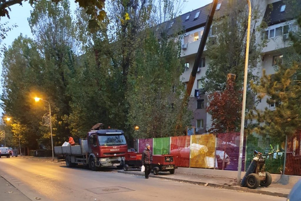 FOTO | Au ras un părculeț pentru avaria-gigant din Berceni. Câte zile vor mai sta fără apă caldă și căldură mii de oameni