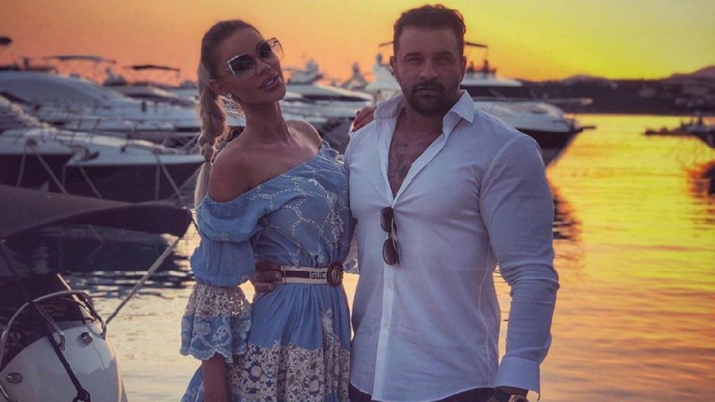Alex Bodi, fostul iubit al Biancăi Drăgușanu, ridicat din casă de mascați, acuzat că e șeful unei uriașe rețele de proxenetism