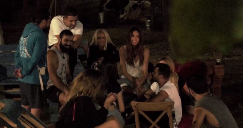 Alina Pușcău s-a amețit după ce a consumat alcool și i-a făcut avansuri lui George Piștereanu. Ce s-a întâmplat la Ferma, după ce toți concurenții s-au întors în casă