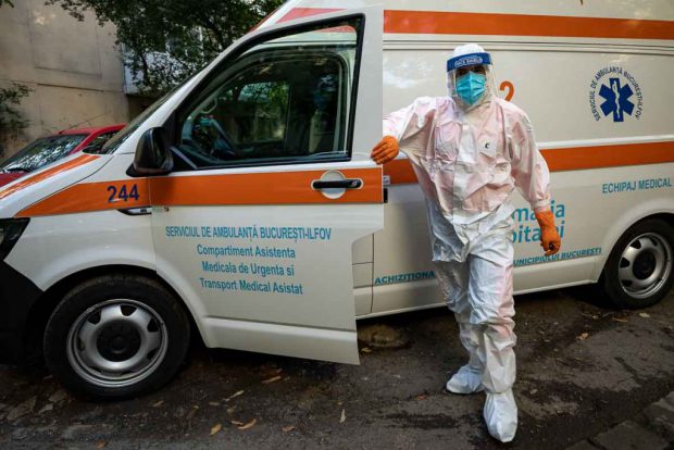 O pacientă cu COVID a murit după ce ambulanța care o transfera de la Buzău la Bacău s-a răsturnat