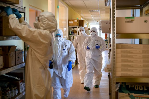 Peste 5.000 de cazuri noi de COVID în ultimele 24 de ore. Au fost efectuate aproape de trei ori mai multe teste decât ieri