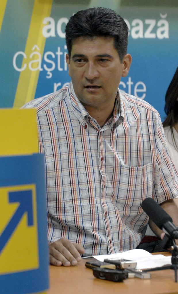 Vameșul care conduce un spital COVID: semnează documentele cu titulatura “Dr.”, deși e doctor în securitate națională