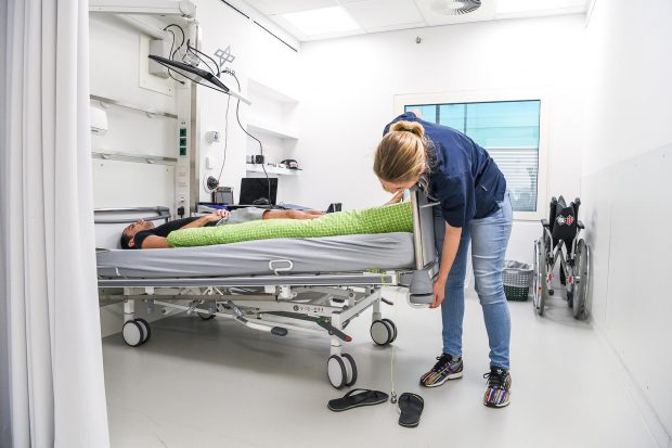 Cum să caștigi 11.000 de euro fără să te ridici din pat. Centrul Aerospațial din Köln caută voluntari