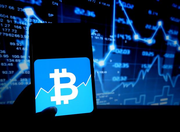 Bitcoin, un nou record: a depășit 28.000 de dolari