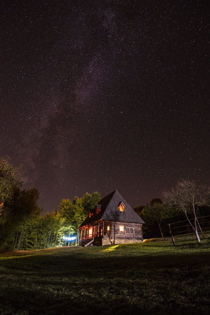 Casa tradițională în Valea Vinului. Foto: Cherryontheworld