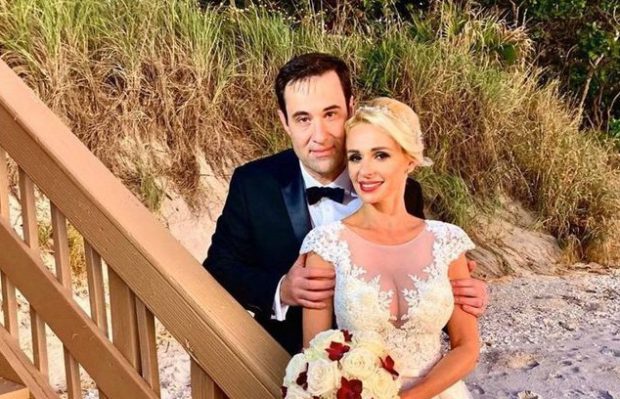 Imagine Stire Catrinel Sandu și stomatologul Steve Schroeter au sărbătorit un an de căsătorie. Ce spune mama vedetei. “A fost de vis” | 2review.ro