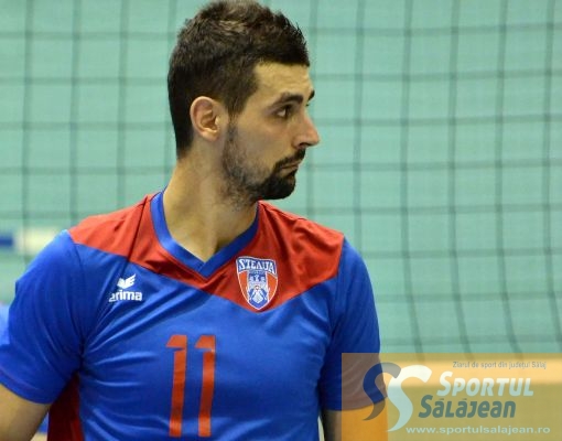 Imaginea zilei în sportul românesc: Ciprian Matei, jucător de volei la Steaua, evoluează în derby-ul cu Dinamo cu masca sanitară pe față!