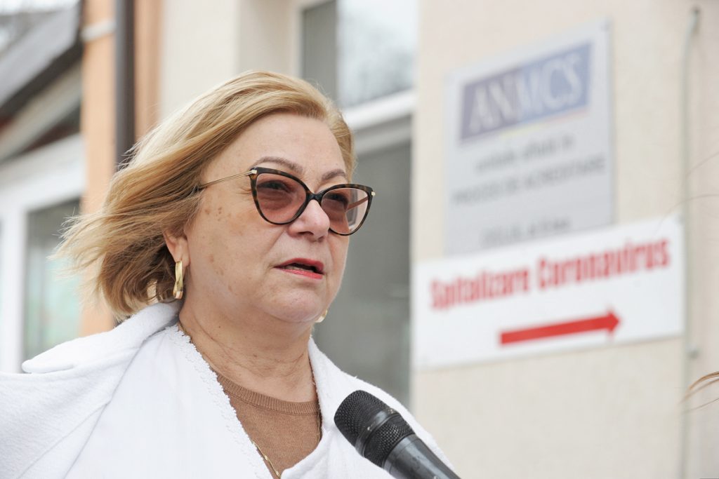 Șefa Spitalului de Boli Infecțioase Iași, „certată” de Agenția Medicamentului după ce a arătat la TV cum se fac testele rapide COVID, interzise acum în farmacii