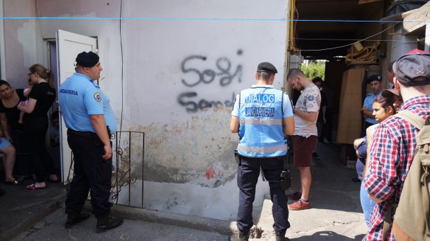 Sute de oameni evacuați din locuințe chiar de primării, în plină pandemie. Legislația interzice asta!
