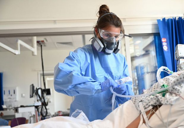 Marea Britanie se confruntă cu un număr ”fără precedent” de cazuri de coronavirus. Luni s-au raportat cele mai multe infecții zilnice de la începutul pandemiei
