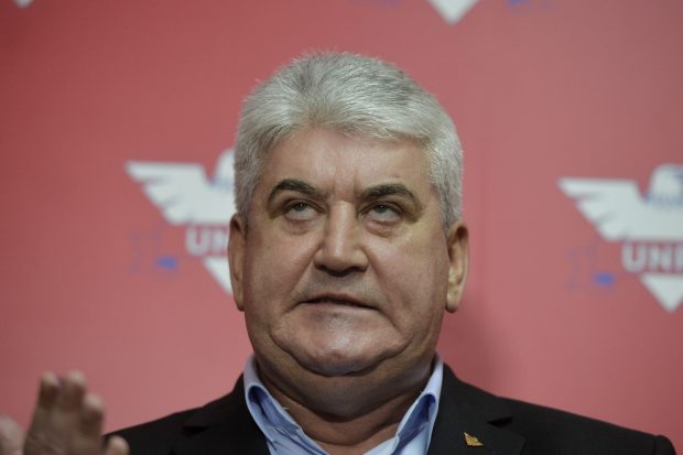 Gabriel Oprea nu a fost votat de „zecile de mii de poliţişti şi militari” care i-au cerut să candideze. Ce scor a obţinut