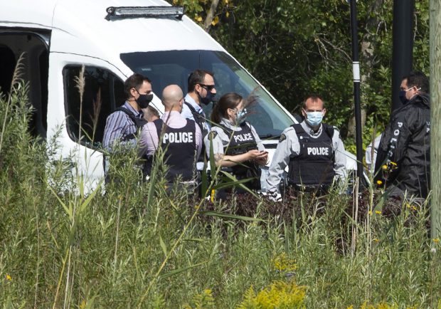 Atac armat în Quebec. Un bărbat îmbrăcat în haine medievale a înjunghiat mortal 2 oameni și a rănit alți 5