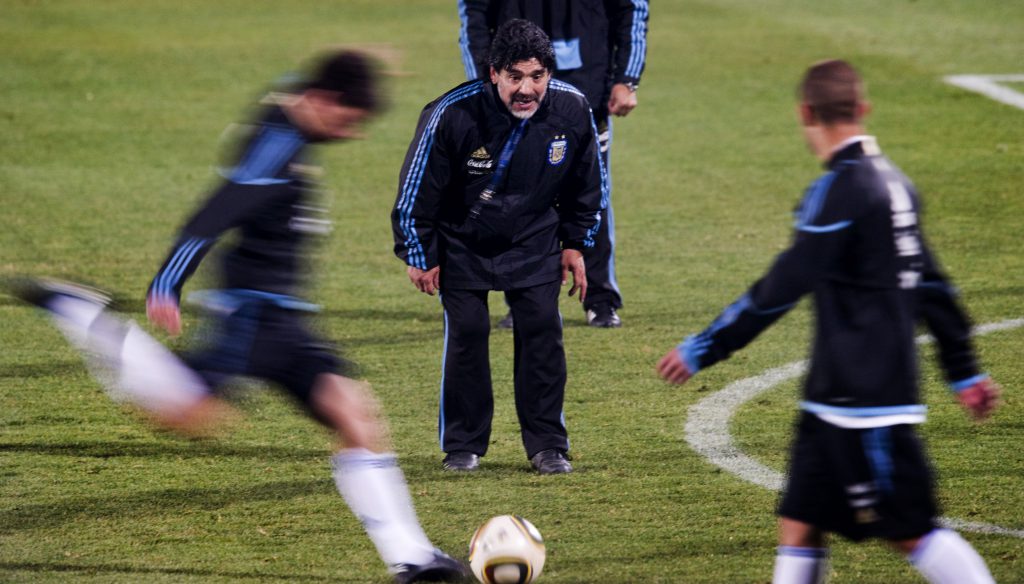 Românul care l-a spulberat pe Maradona. I-a dat cinci goluri, iar Diego era uluit: „Tu cine ești, de unde vii? Grande, ai fost mare!”