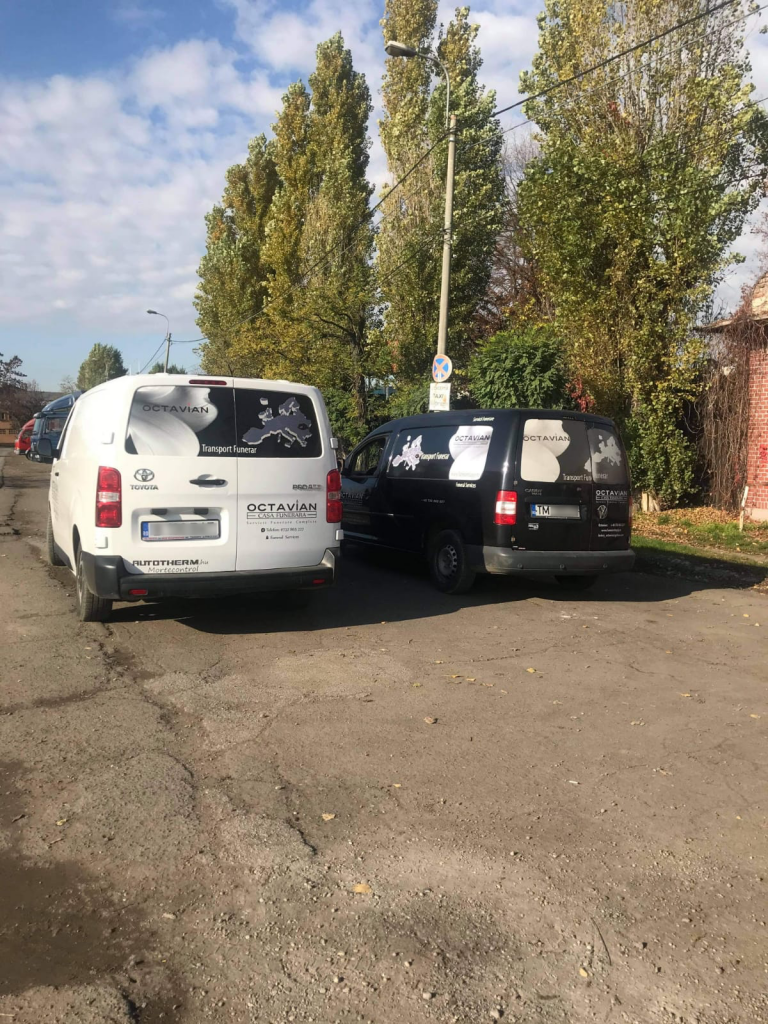 La Timișoara, rudele victimelor COVID își identifică apropiații pe stadion