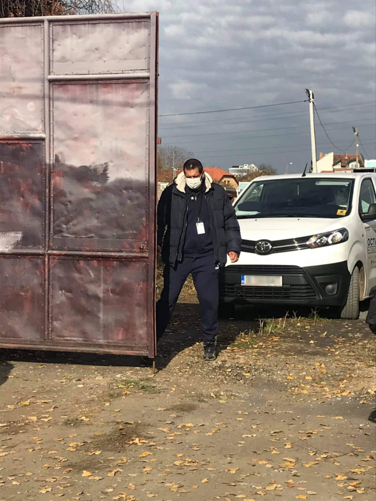 La Timișoara, rudele victimelor COVID își identifică apropiații pe stadion