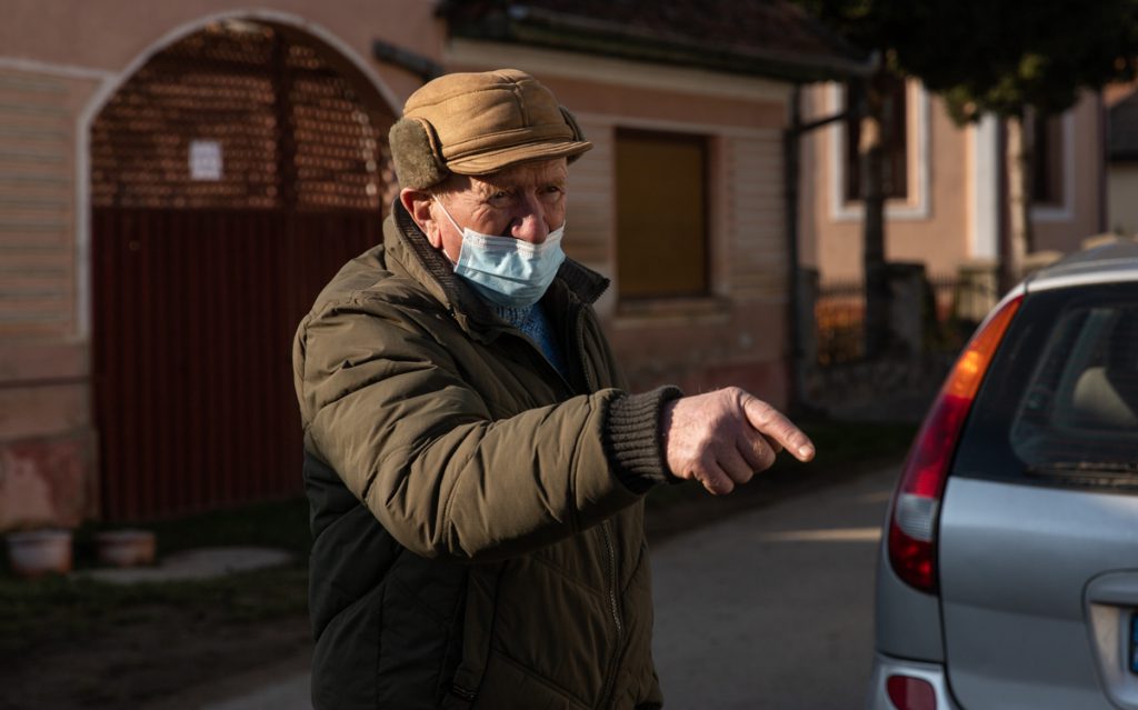 Sătenii din Dridif, Braşov, aşteaptă de 23 de ani să fie date în folosinţă ţevile instalate din banii lor: „Au plătit, au murit, gazul tot n-a venit!”