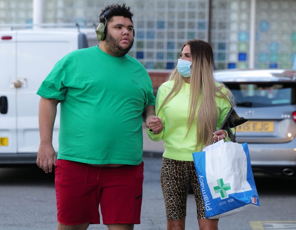 Katie Price, apel disperat ca să-și salveze fiul: “Dacă nu slăbește, moare. Ascund mâncare și o găsește!”