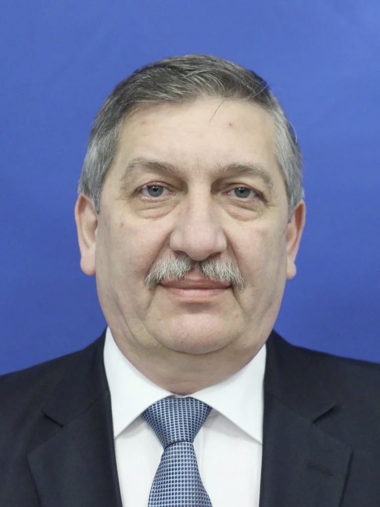 Am întrebat 10 parlamentari dacă vor face vaccinul anti-COVID. „Sunt cu COVID-ul în nas acum! Dacă vaccinul apare, îl voi folosi”