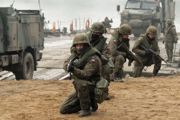 Polonia anunță că toți cetățenii vor fi antrenaţi militar