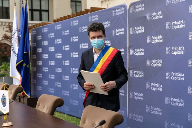 Bilanțul lui Nicușor Dan la o lună de mandat: un contract pentru reabilitarea rețelei de termoficare și 33 de fotografii și filmulețe cu Orban