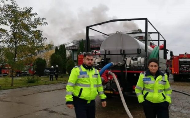Doi polițiști din Suceava, sancționați că nu purtau mască în timp ce îi amendau pe cei fără mască