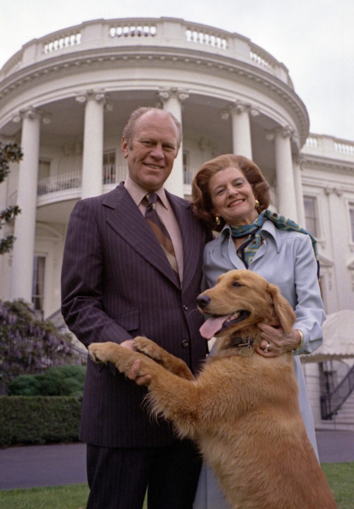 Joe Biden își va aduce cei doi câini la Casa Albă, reluând astfel o tradiție lansată în urmă cu 200 de ani de George Washington și întreruptă de Trump