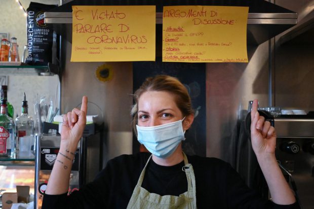Discuțiile despre COVID, interzise într-un bar din Roma: „Am decis să relaxăm situația”
