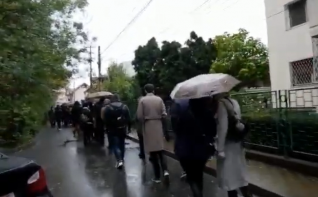 VIDEO | Cozi la secțiile din diaspora pentru alegerile prezidențiale din Republica Moldova