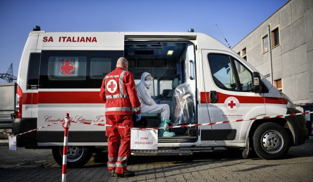 Româncă infectată cu COVID găsită moartă în cadă, în Italia, la Terni
