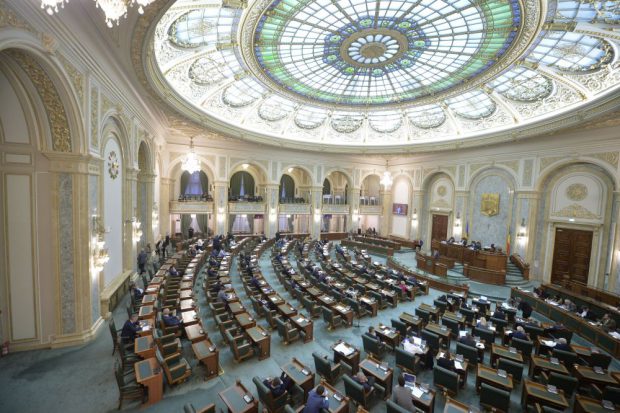 Închisoare de la 2 la 7 ani pentru cei care încearcă să vândă sau să cumpere un copil, se arată într-un proiect adoptat azi de Senat