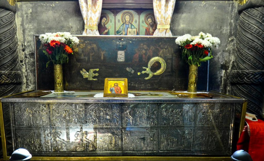 Arhiepiscopia Sucevei scoate moaștele Sf. Ioan cel Nou pe străzi. „Cei care credem în Dumnezeu ne rugăm să ridice această molimă”