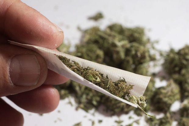 Unul din zece români a consumat o dată în viaţă droguri. Canabisul, unul dintre cele mai consumate droguri în România
