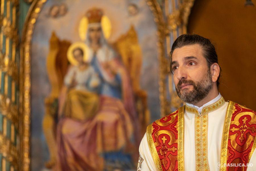 Silviu Biriș a îmbrăcat sutana și a ținut o predică în biserică. Actorul, într-o ipostază așa cum nu a mai fost văzut
