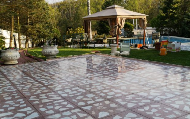 (Publicitate) Pardoseala ta din mozaic și-a pierdut din strălucire? Alege Master Stone Clean pentru servicii profesionale de șlefuire mozaic!