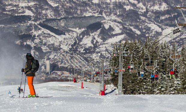 Pârtiile de schi rămân deschise, însă cu restricţii