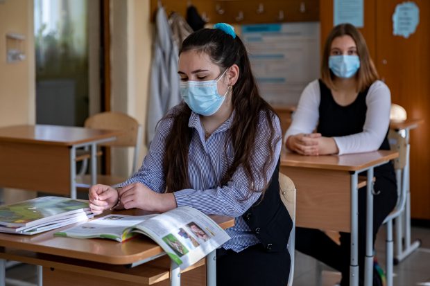 Ministrul Educației anunță că sistemul hibrid dispare complet:„ Experiențele ne-au arătat că  nu este eficient”